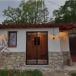 Almondhouse * Kastoria